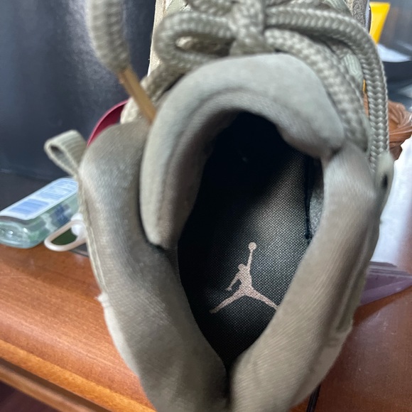 Woman’s Air Jordan 11 Neutral Olive Shoes - Picture 7 of 7